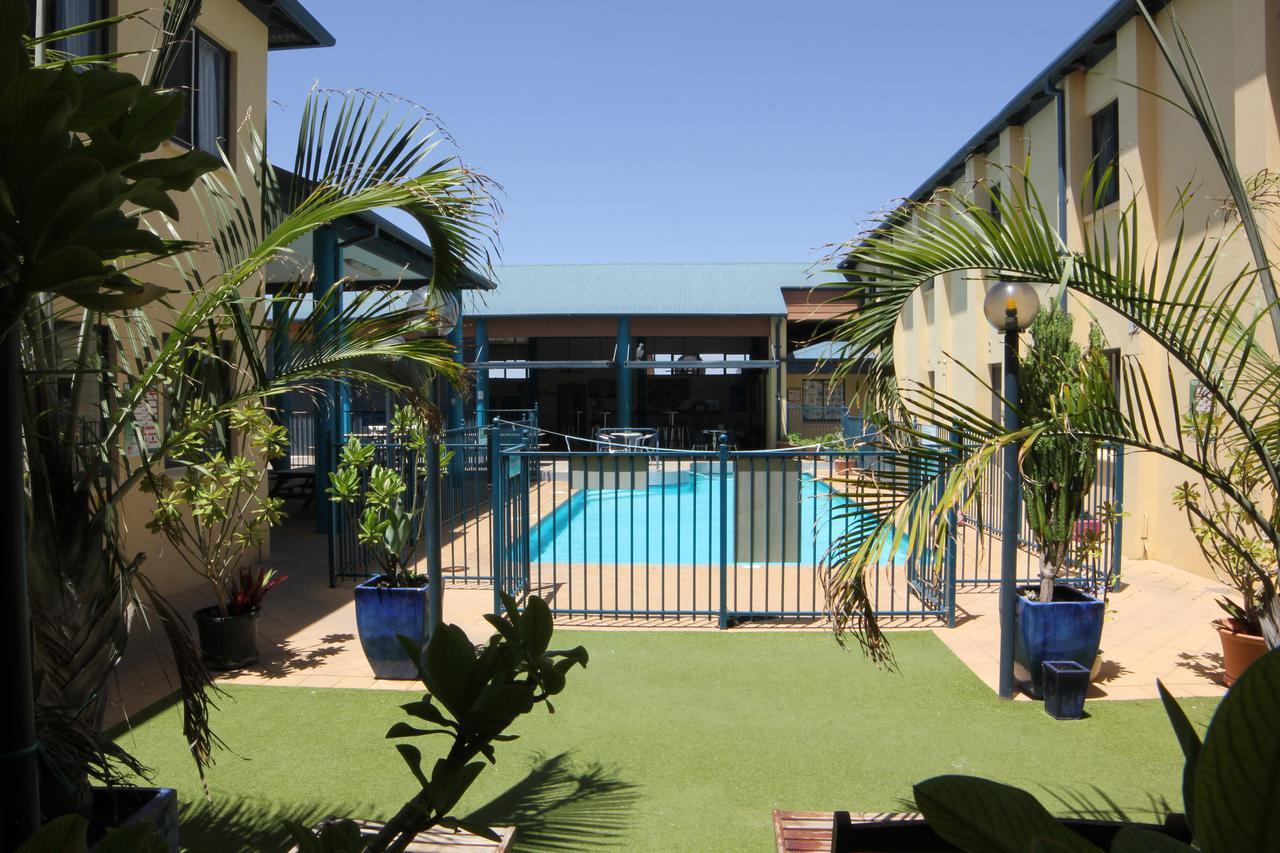 Ningaloo Club Backpackers Hostel Coral Bay Exterior photo